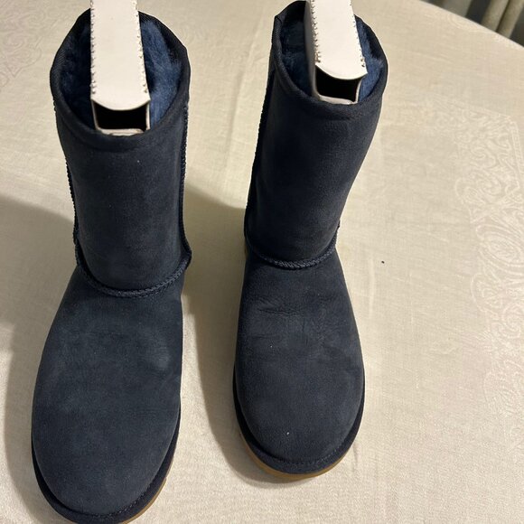 UGG Classic Short II Navy, Size 7 NEW IN BOX - Picture 2 of 6